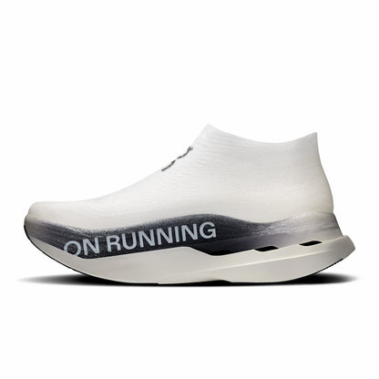 On United States Everyday | LightSpray Cloudboom Strike - White/Black