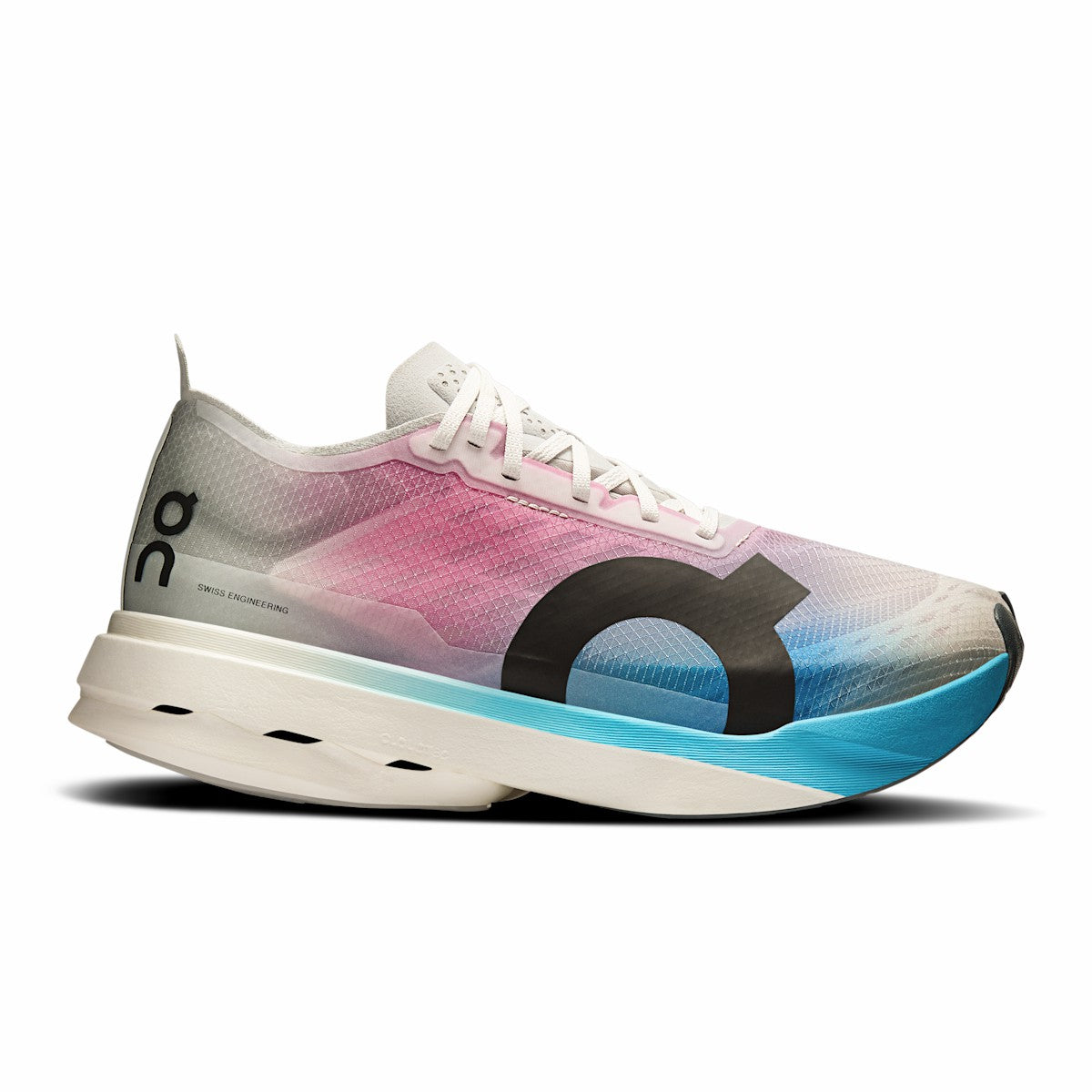 On United States Value | Women's Cloudboom Strike - Black/White