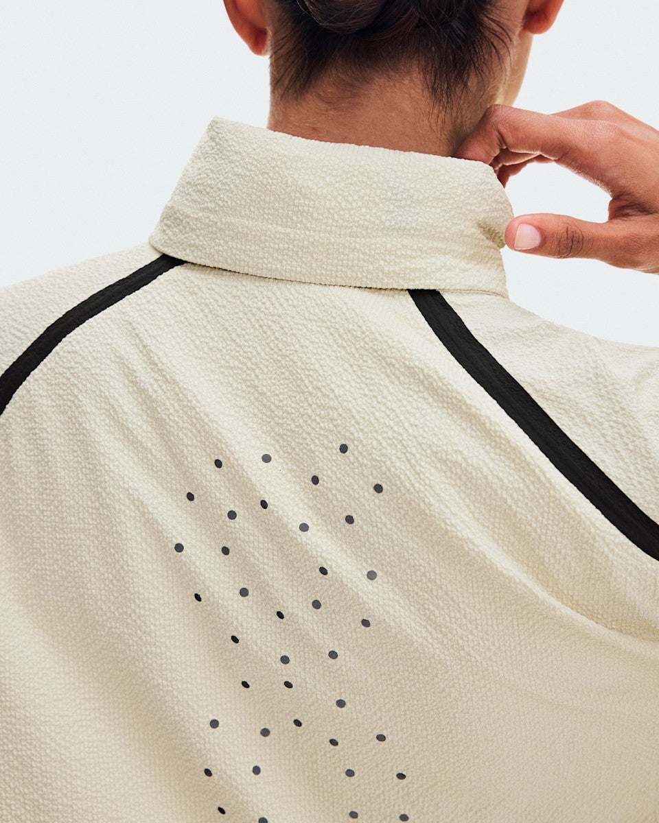 On United States Essential | Women's Performance Volt Jacket - Hare