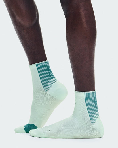 On United States Trending | Performance Run Sock Mid - Flurry/Storm