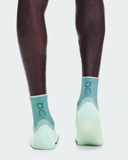 On United States Trending | Performance Run Sock Mid - Flurry/Storm