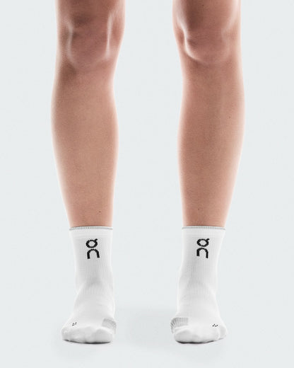 On United States Signature | Performance Run Sock Mid - White/Glacier