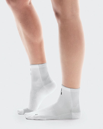 On United States Signature | Performance Run Sock Mid - White/Glacier