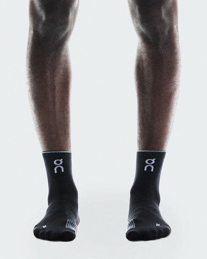 On United States Everyday | Performance Run Sock Mid - Black/Eclipse