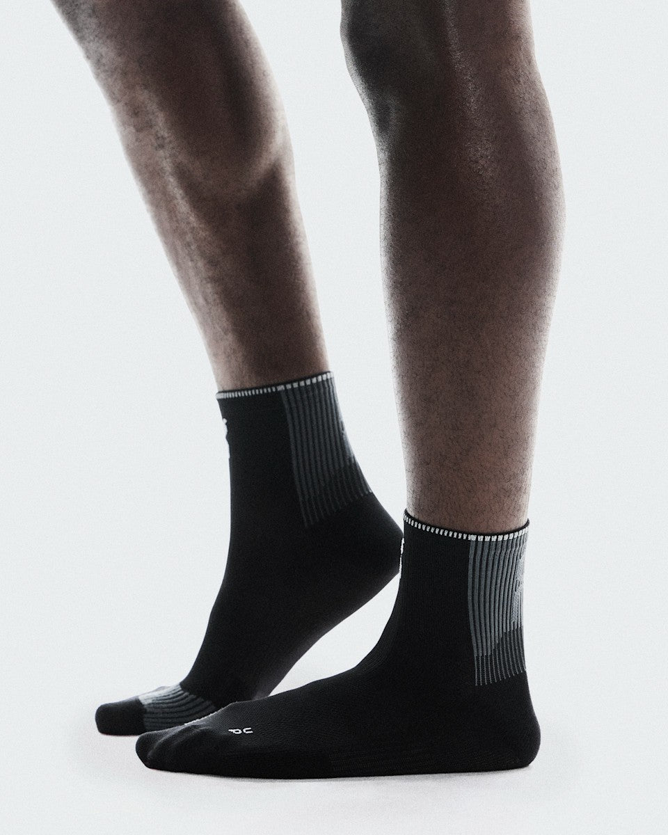 On United States Everyday | Performance Run Sock Mid - Black/Eclipse