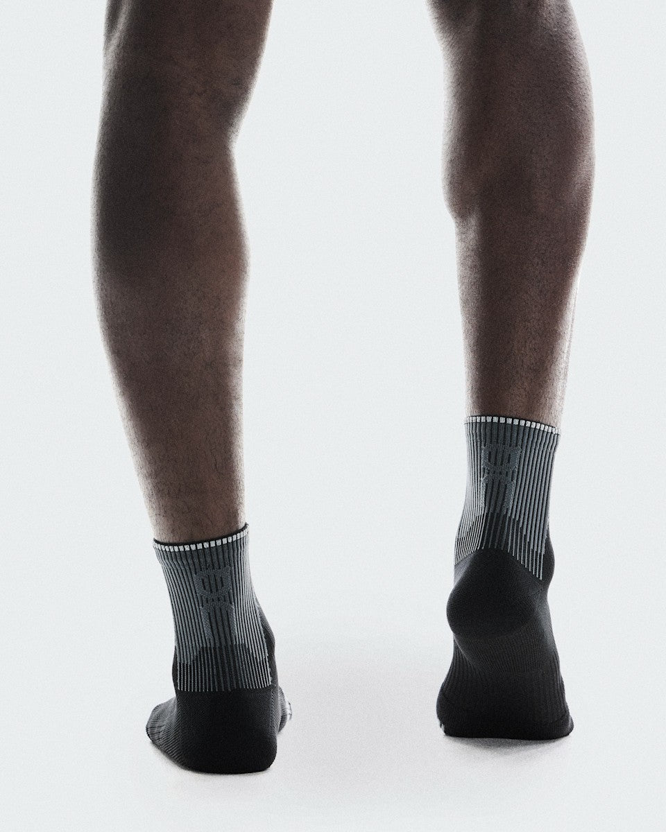 On United States Everyday | Performance Run Sock Mid - Black/Eclipse