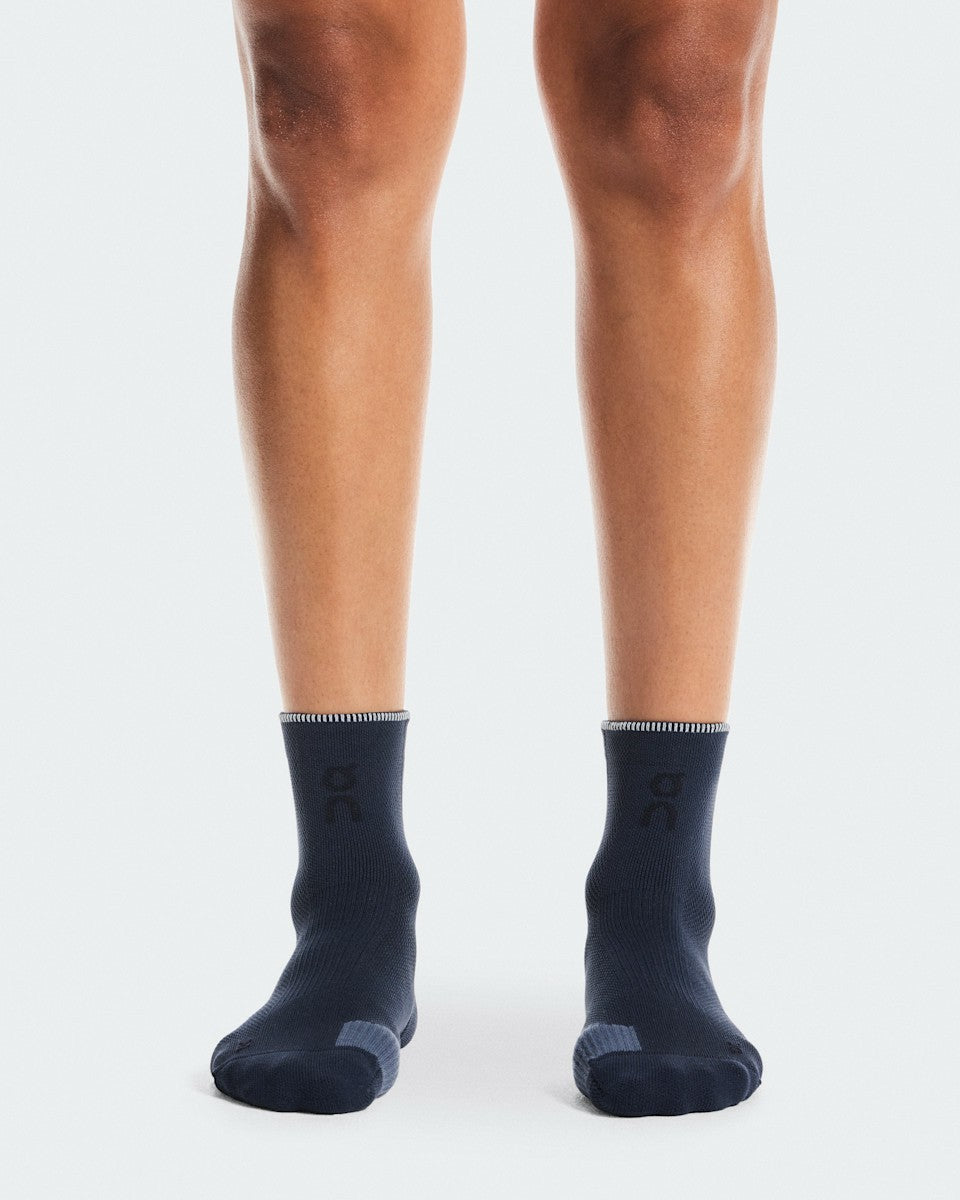 On United States Classic | Performance Run Sock Mid - Navy/Navy