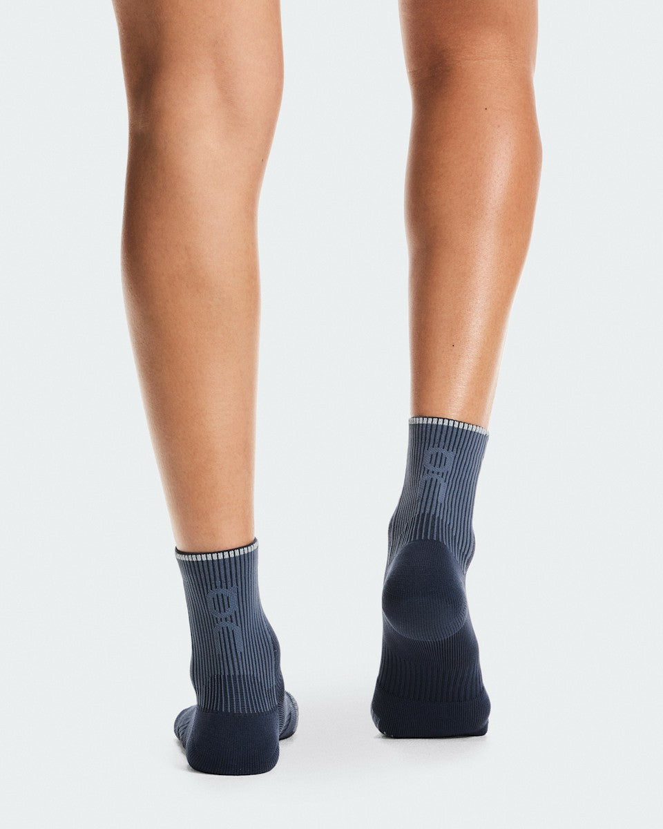 On United States Classic | Performance Run Sock Mid - Navy/Navy