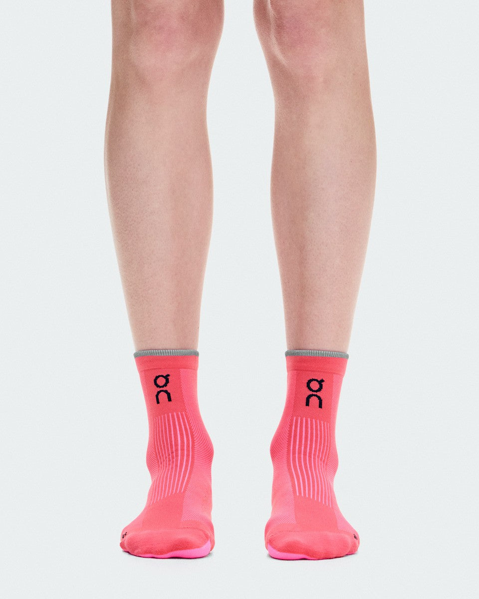 On United States Recommended | Elite Run Sock Mid - Camellia/Azalea