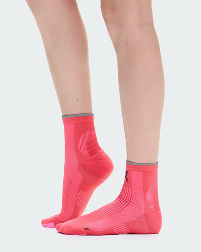 On United States Recommended | Elite Run Sock Mid - Camellia/Azalea