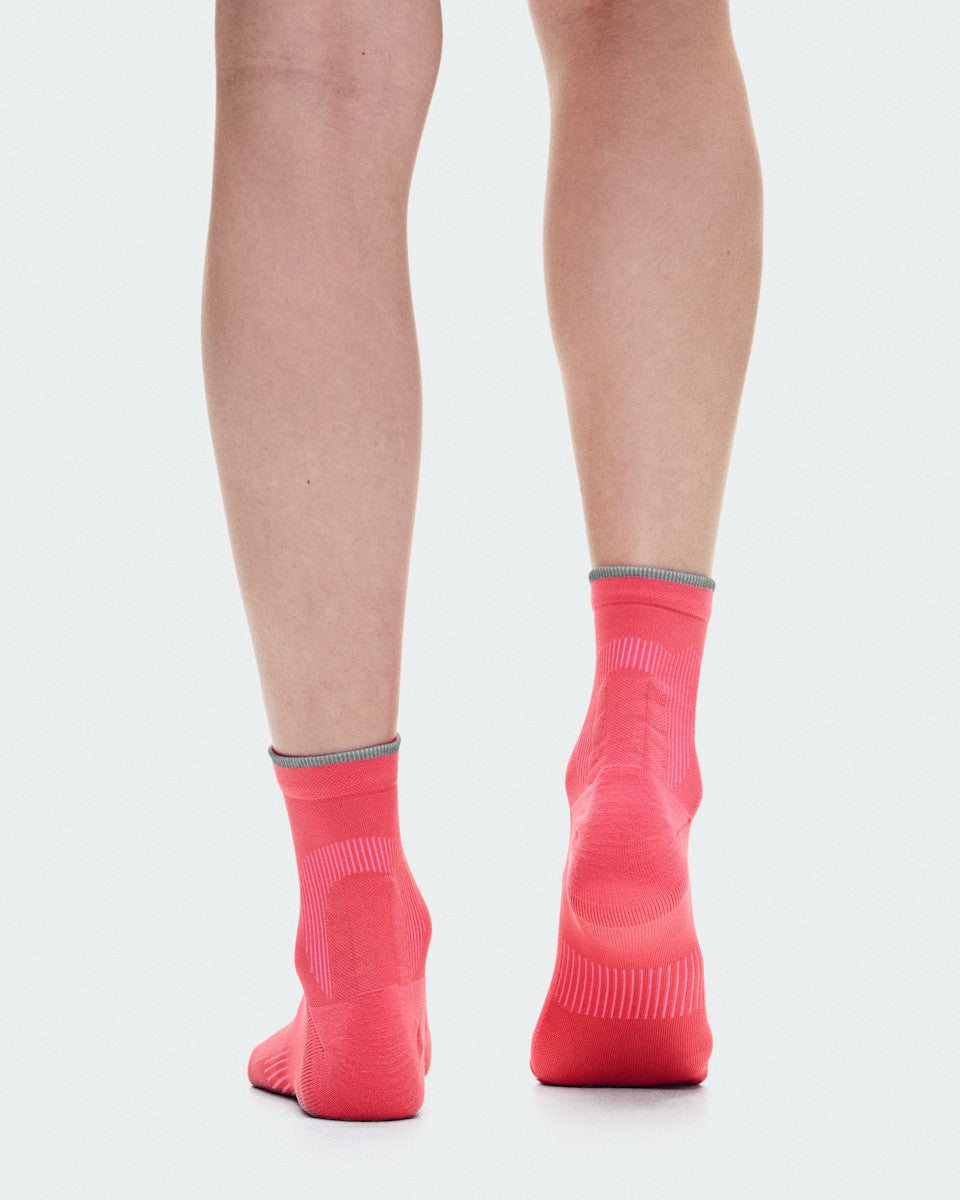 On United States Recommended | Elite Run Sock Mid - Camellia/Azalea