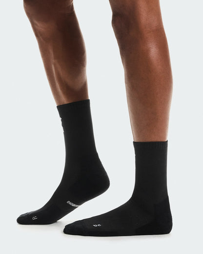On United States Recommended | Core Run Sock High 2P - Black