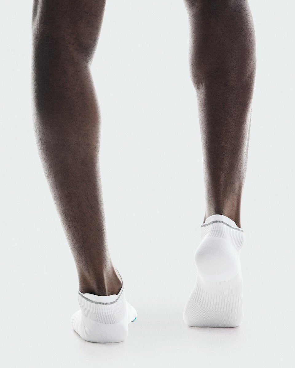 On United States Essential | Elite Run Sock Low - White/Ivory