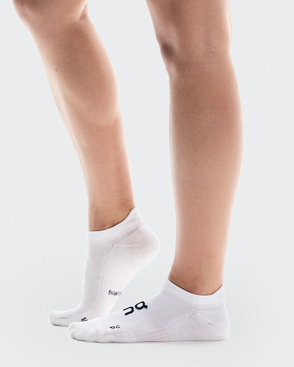 On United States Signature | Core Run Sock Low 2P - White