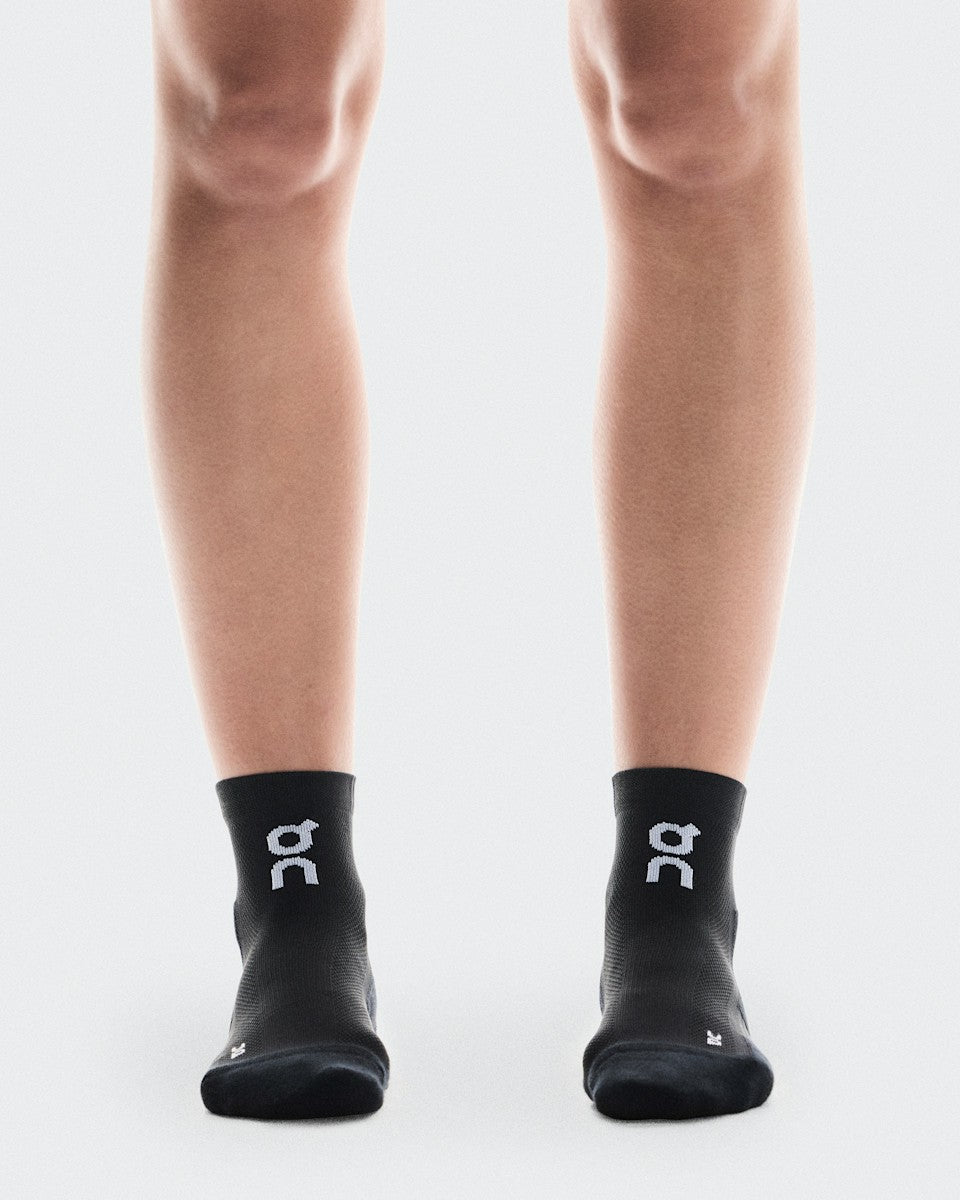 On United States Trusted | Core Run Sock Mid 2P - Black