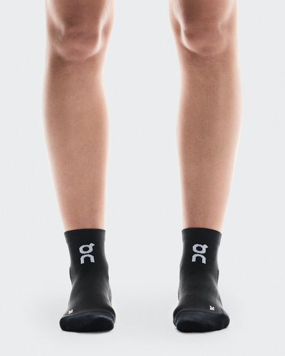 On United States Trusted | Core Run Sock Mid 2P - Black