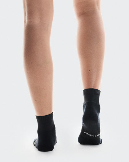 On United States Trusted | Core Run Sock Mid 2P - Black