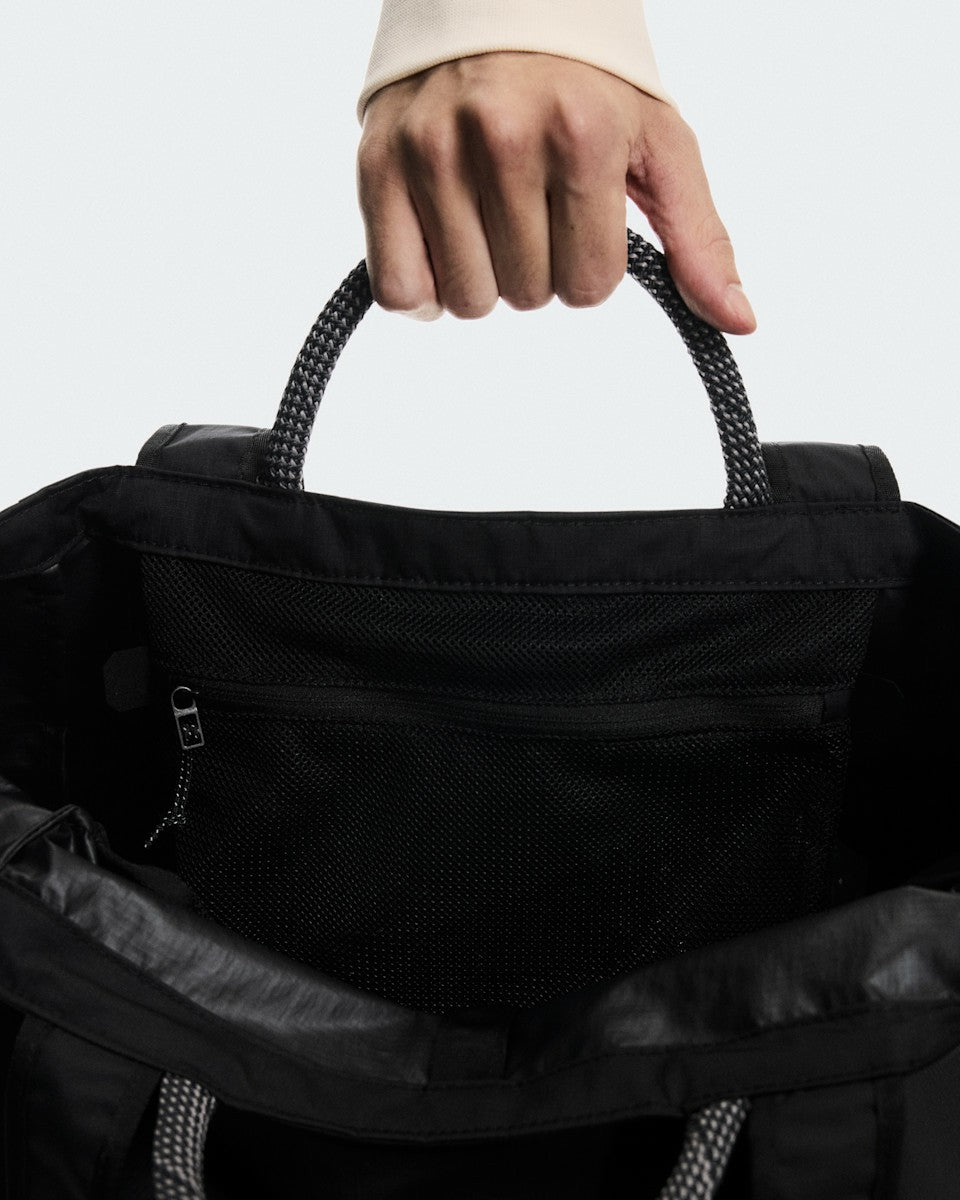 On United States Smart Buy | Tote Pack 25L - Black