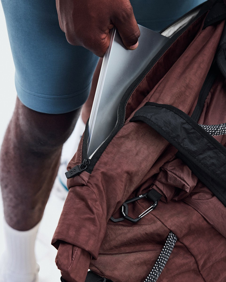 On United States Smart Buy | Track Pack 40L Elite - Cacao/Black